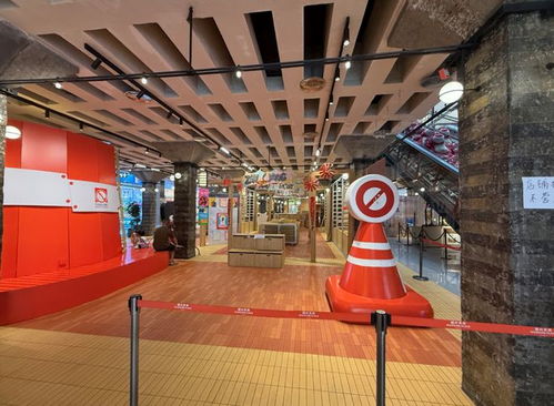 一年時(shí)間都不到,紹興天地中庭最大連鎖店連夜撤場(chǎng) 店內(nèi)已經(jīng)搬空 不少人逛過(guò)....